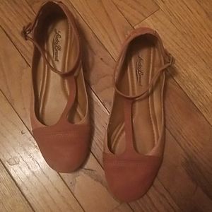 Lucky brand T strap flats